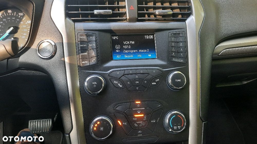 Ford Fusion - 12