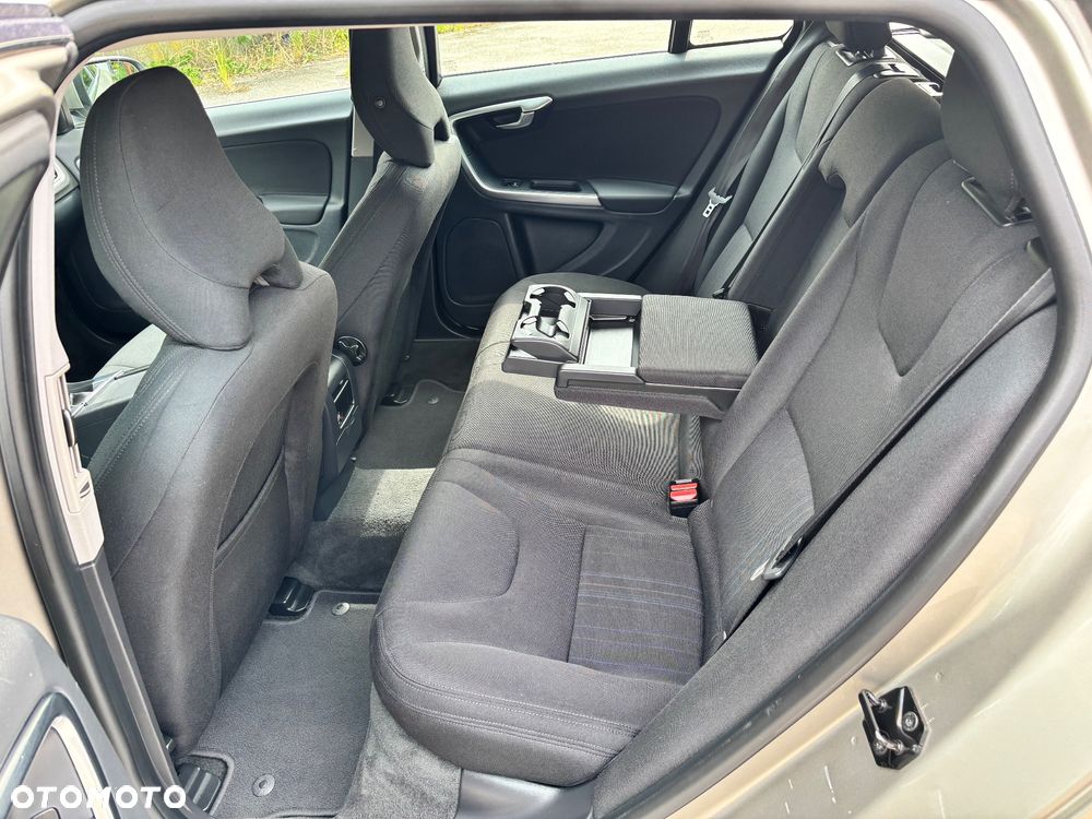 Volvo V60 D3 Momentum - 21