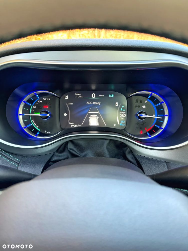 Chrysler Pacifica - 36