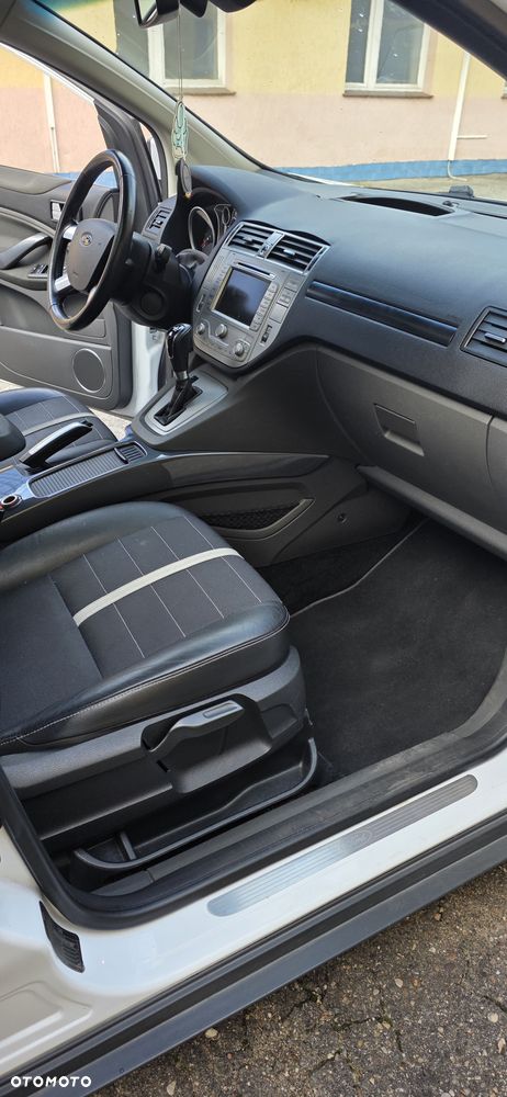Ford Kuga - 12