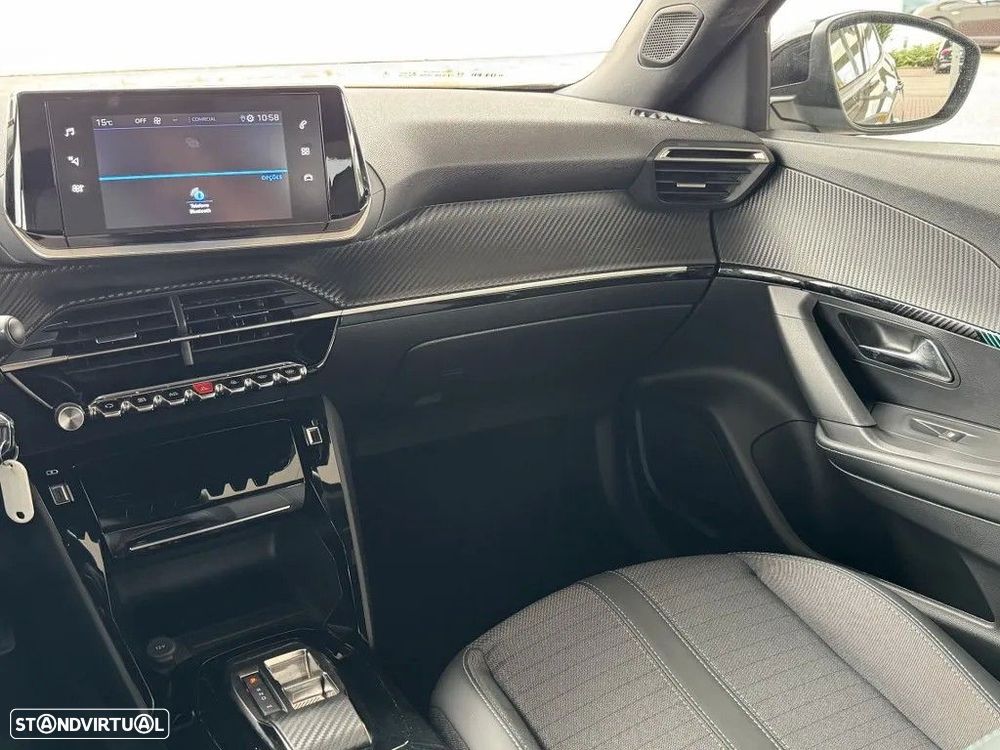 Peugeot 2008 1.5 BlueHDi Allure EAT8 - 26