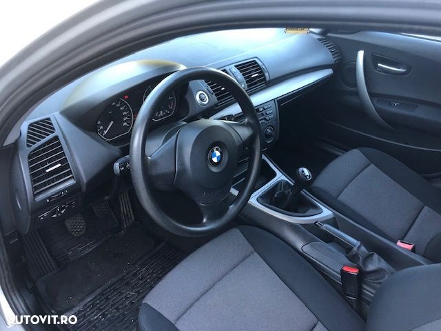 Dezmembrez BMW seria1 benzina116i - 1