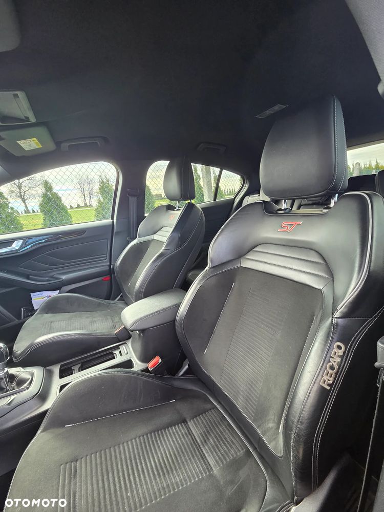 Ford Focus 2.3 EcoBoost ST - 8