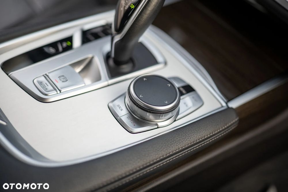 BMW Seria 7 730Ld mHEV - 23