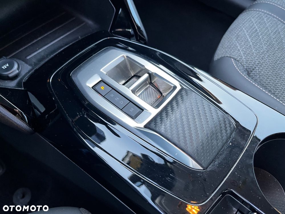 Peugeot 208 Hybrid 100 e-DSC6 Allure - 28