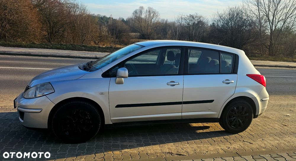 Nissan Tiida - 1