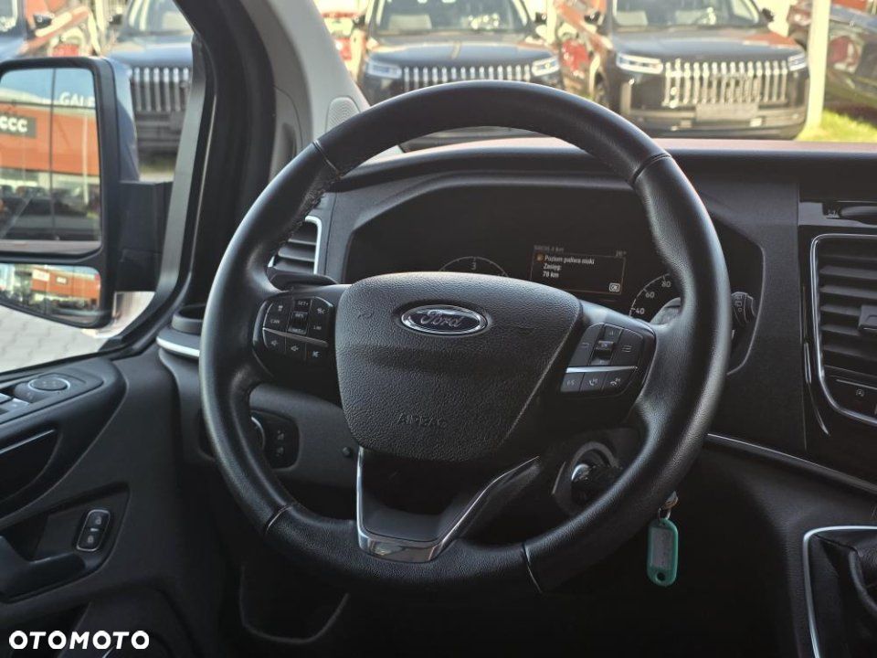 Ford Tourneo Custom - 22