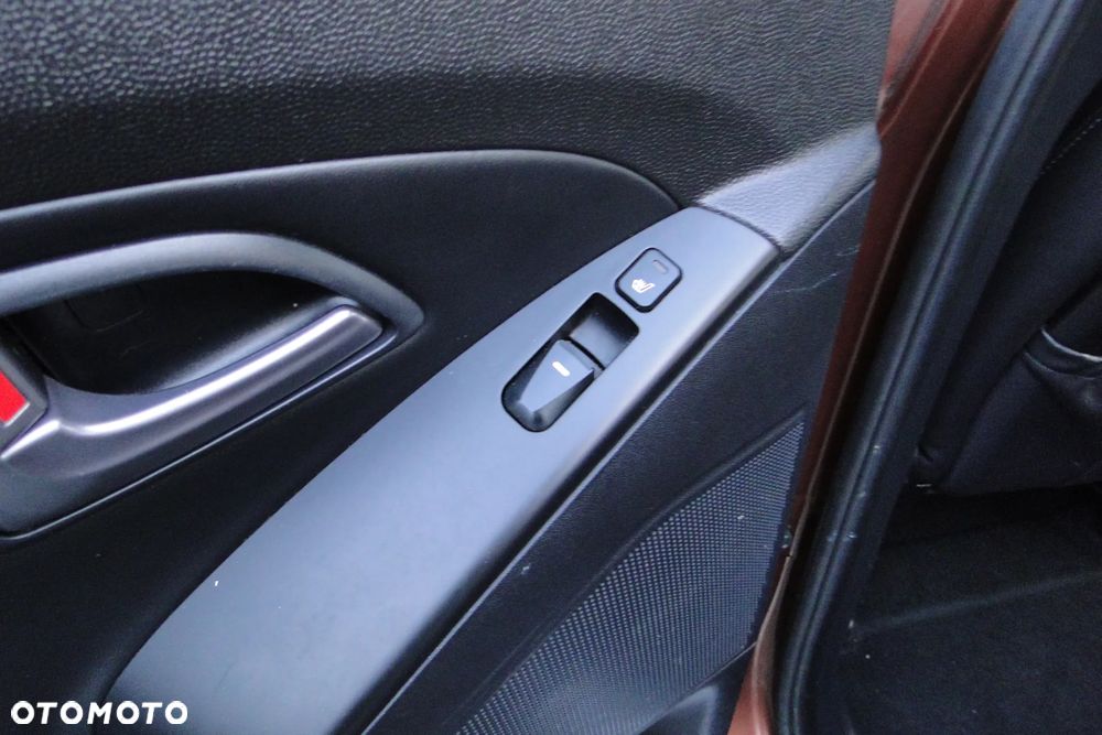 Hyundai ix35 2.0 CRDi 4WD Fifa World Cup Gold Edition - 15