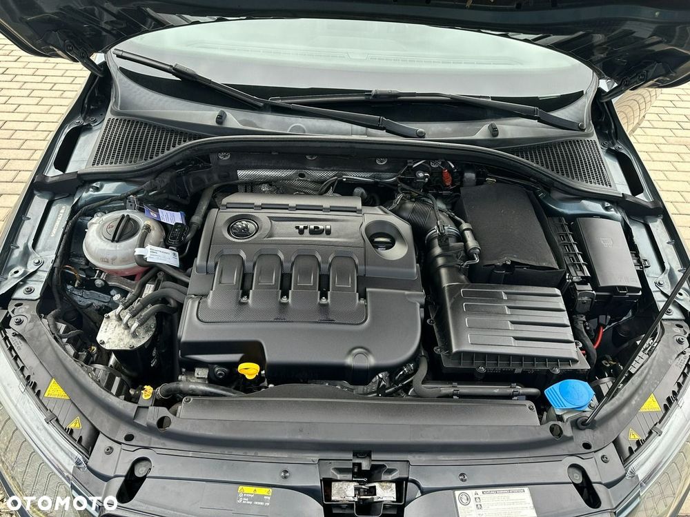 Skoda Octavia 2.0 TDI DSG RS - 35