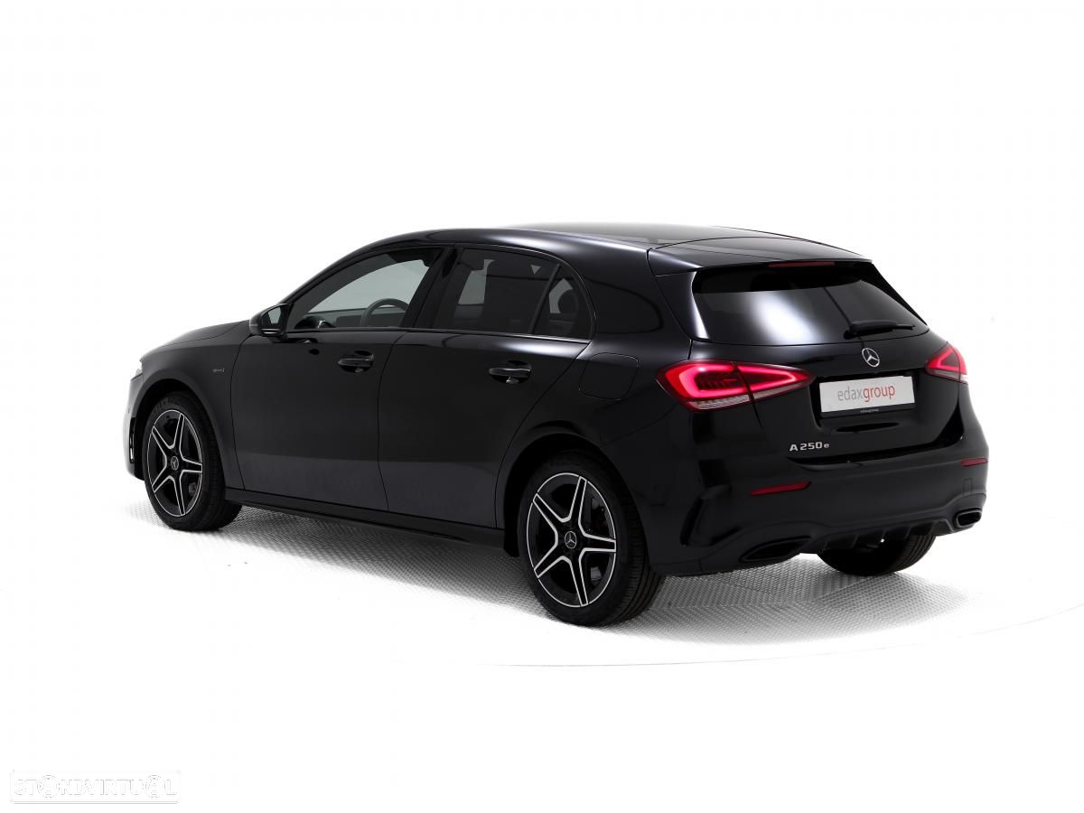 Mercedes-Benz A 250 e 8G-DCT AMG Line - 4