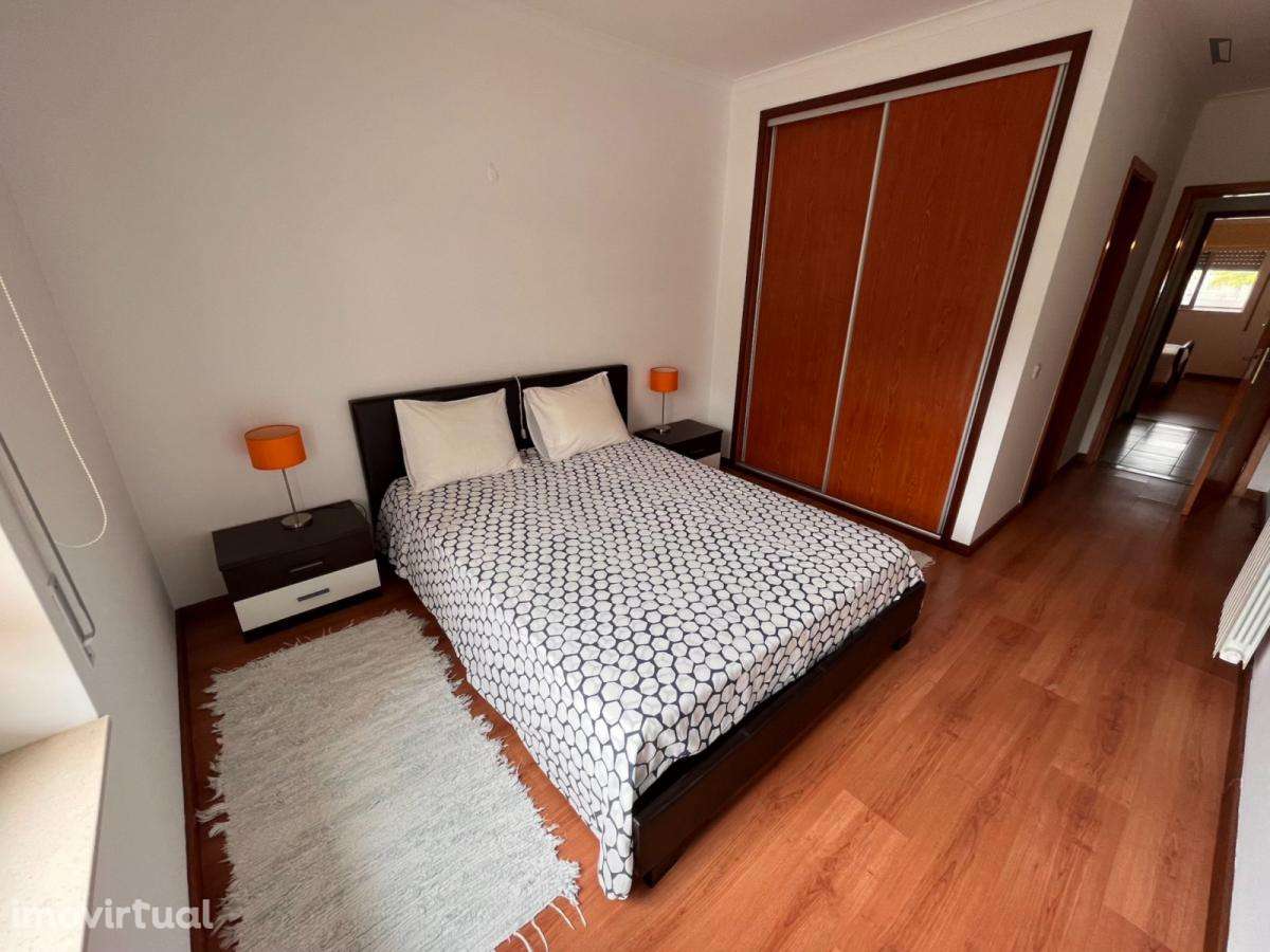 Apartamento com 2 quartos - localizado em Braga - Grande imagem: 3/5