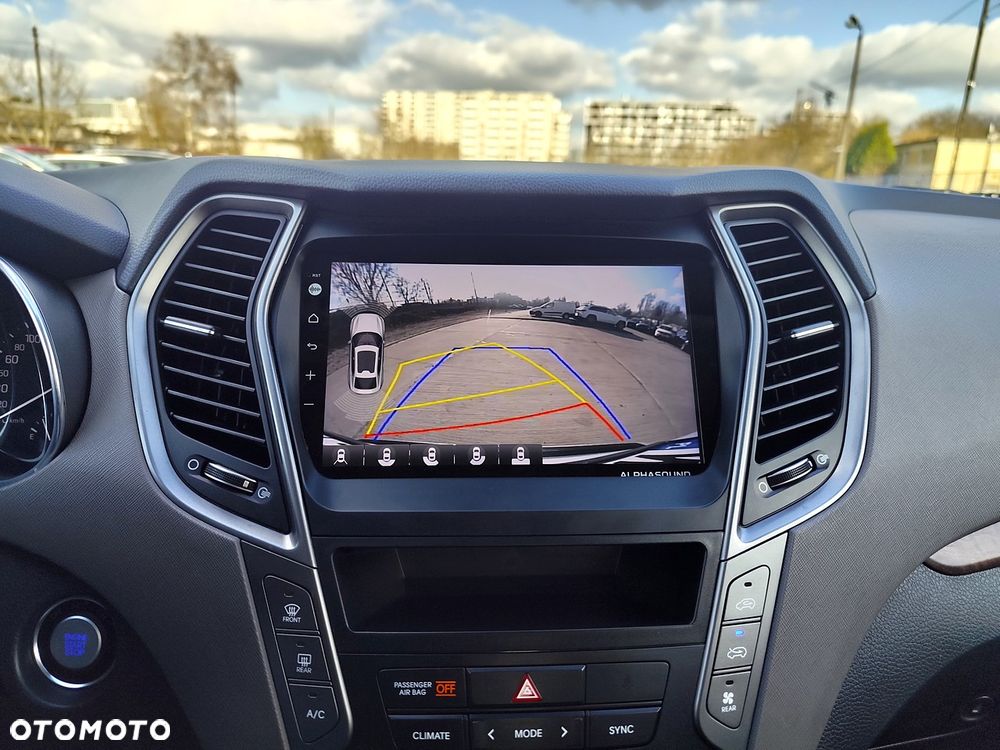 Hyundai Grand Santa Fe - 18