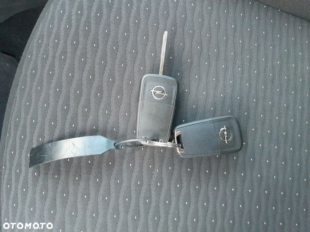 Opel Corsa 1.4 drive - 17