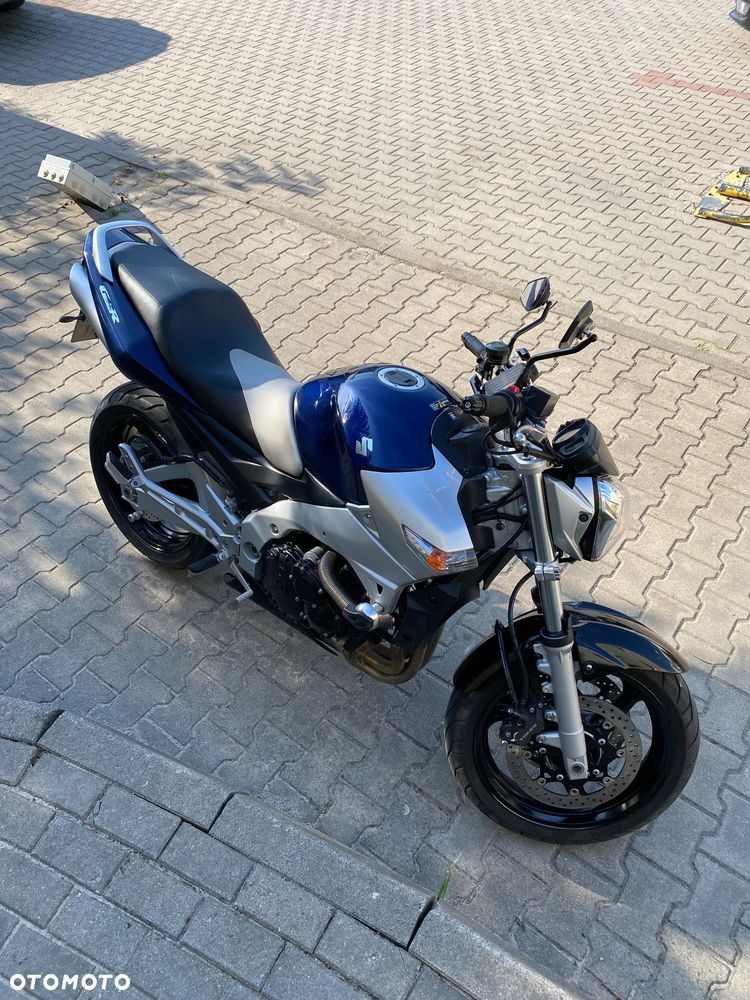 Suzuki GSR - 4