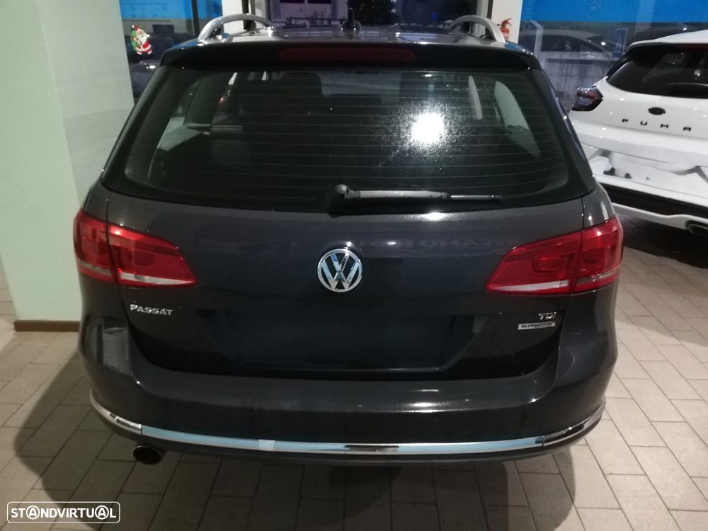 VW Passat Variant 1.6 TDI DPF BlueMotion Highline - 5