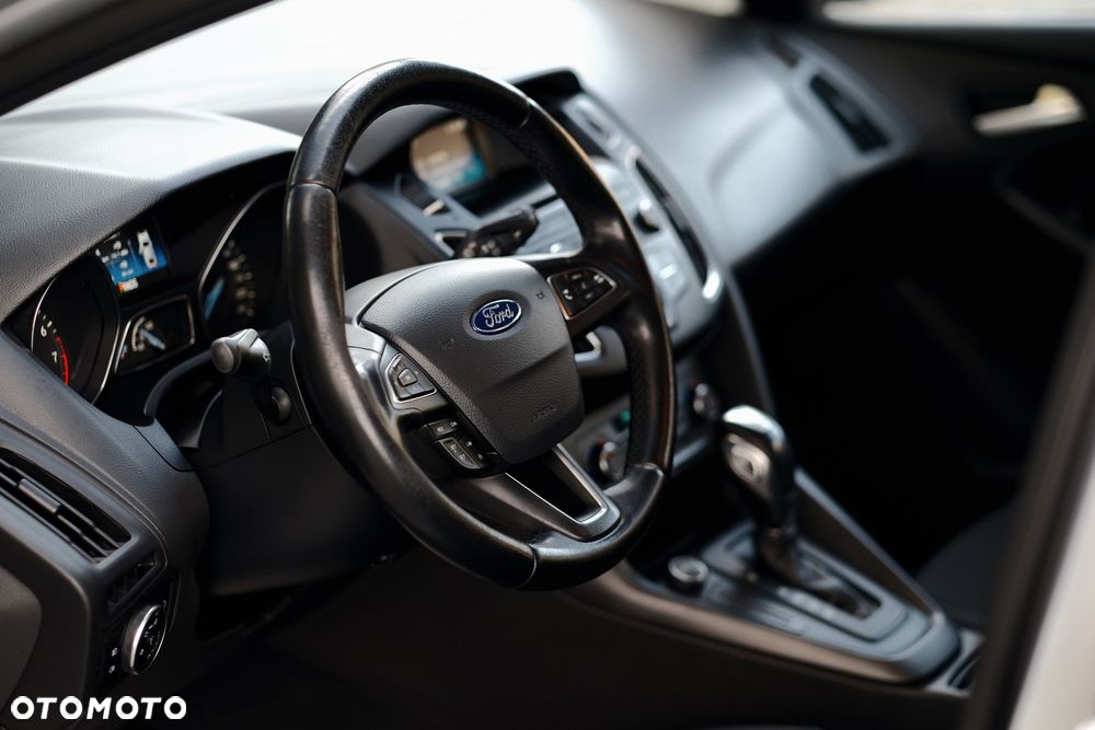 Ford Focus 1.6 Trend Sport PowerShift - 24