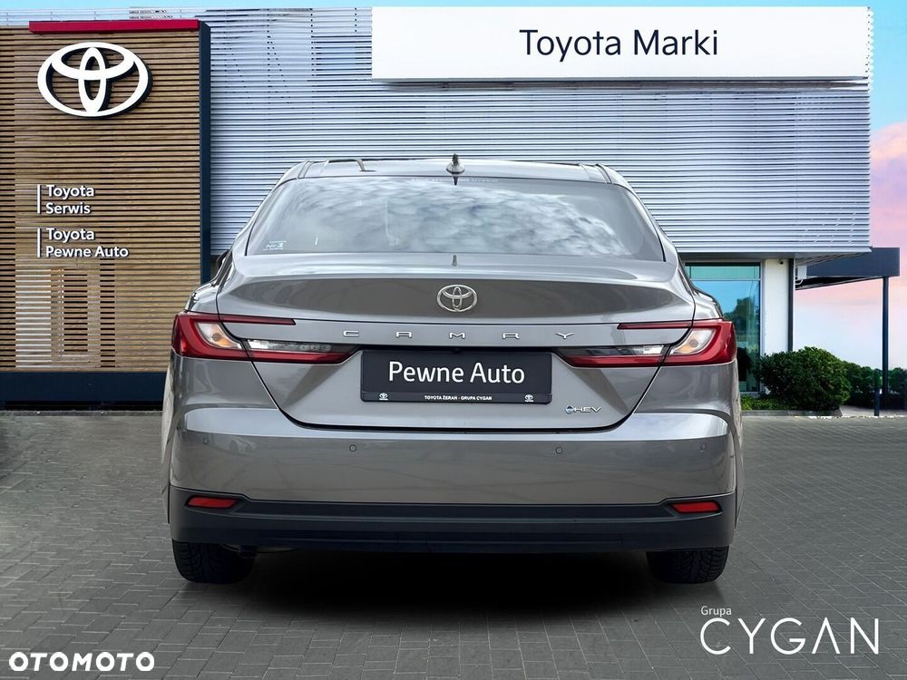 Toyota Camry - 4