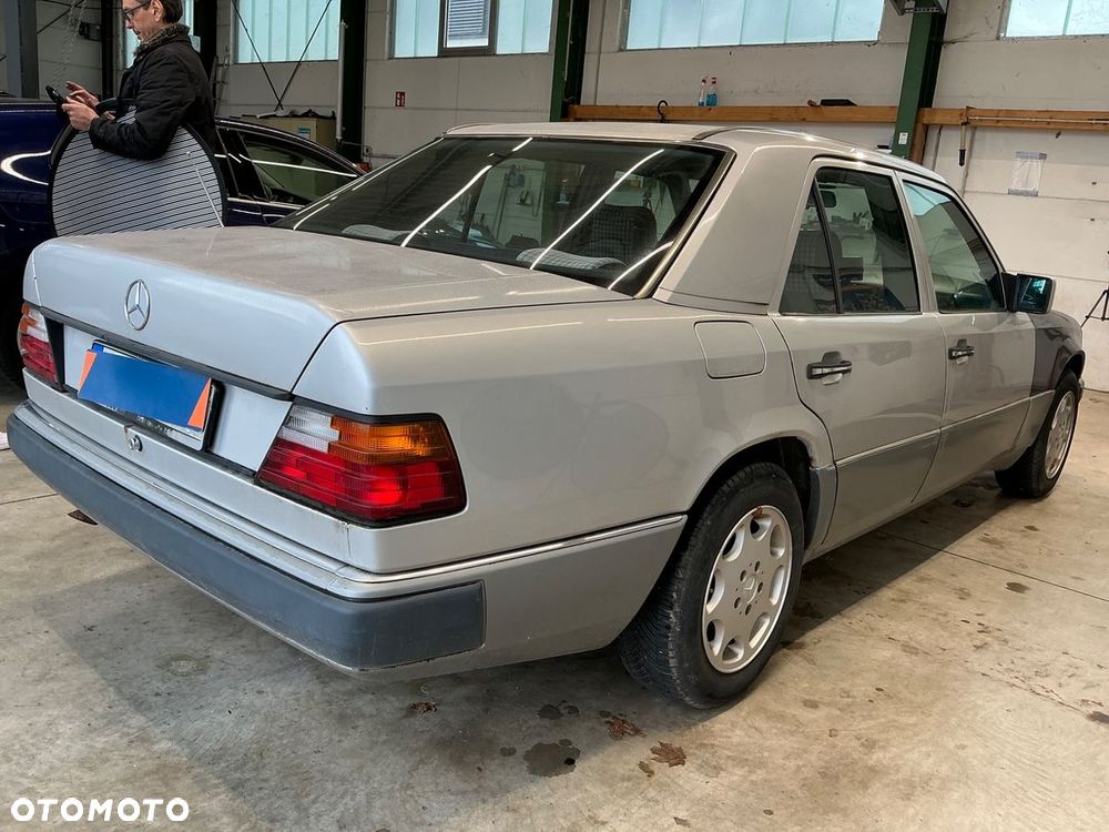 Mercedes-Benz W124 (1984-1993) - 13