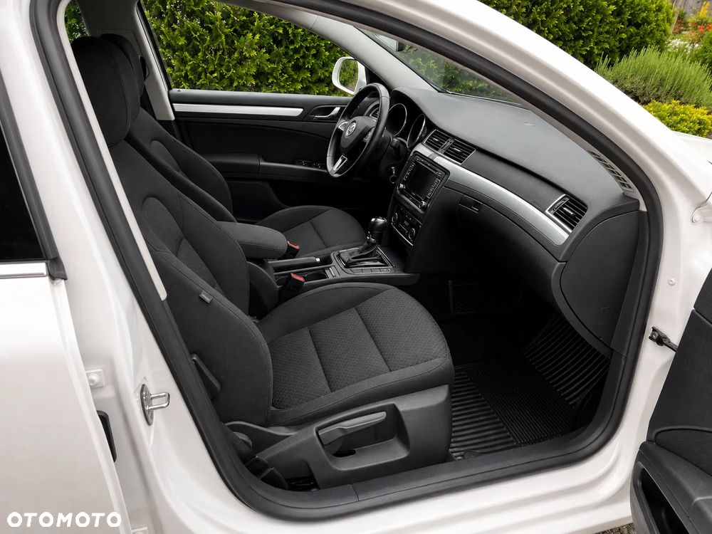Skoda Superb 2.0 TDI DSG Ambition - 17