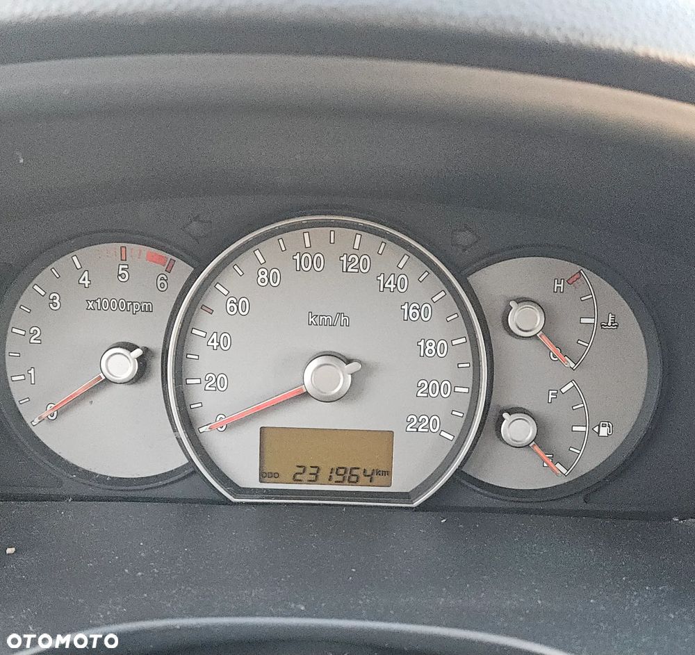Kia Carens - 6