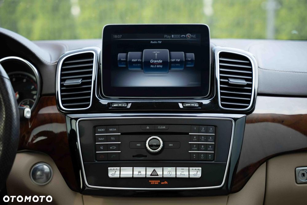 Mercedes-Benz GLS - 25