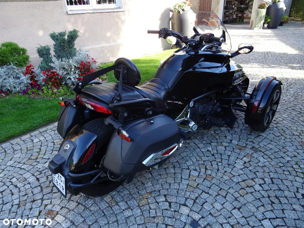 Can-Am Spyder - 11