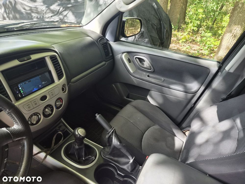 Mazda Tribute 2.3 Comfort - 25