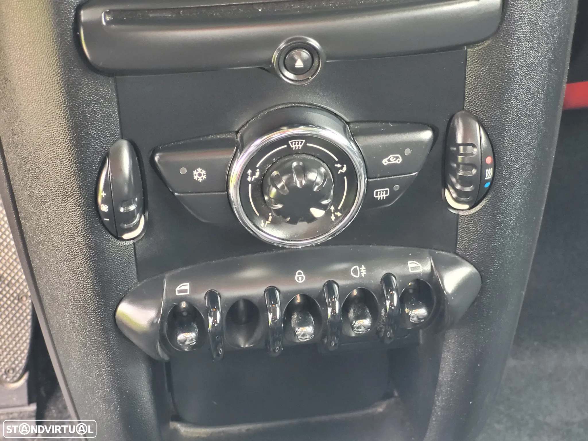 MINI 3 Portas One D - 18