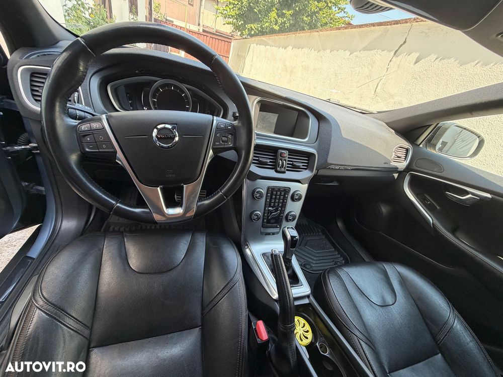 Volvo V40 D3 Momentum - 19