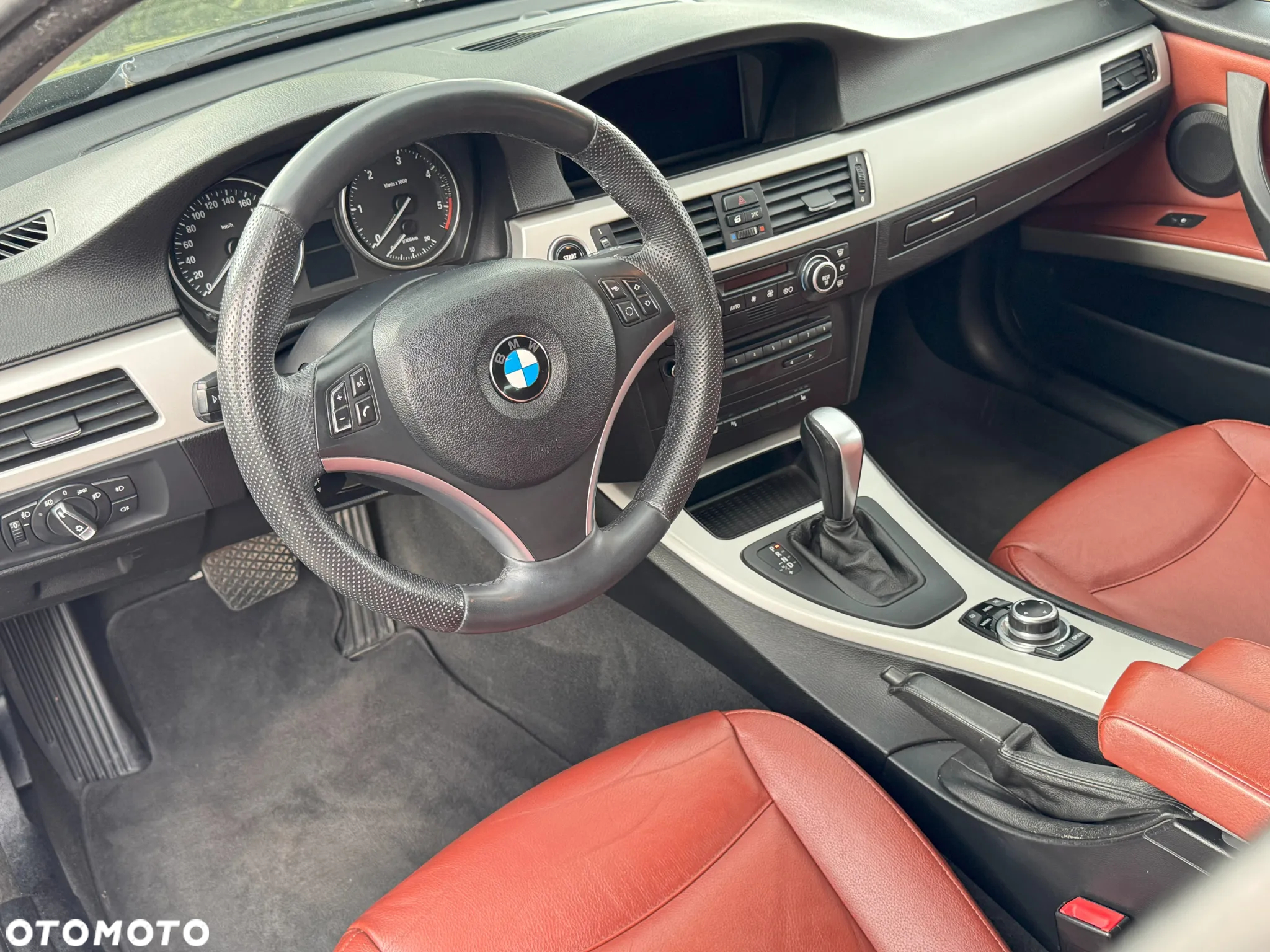 BMW Seria 3 318d DPF Touring - 12