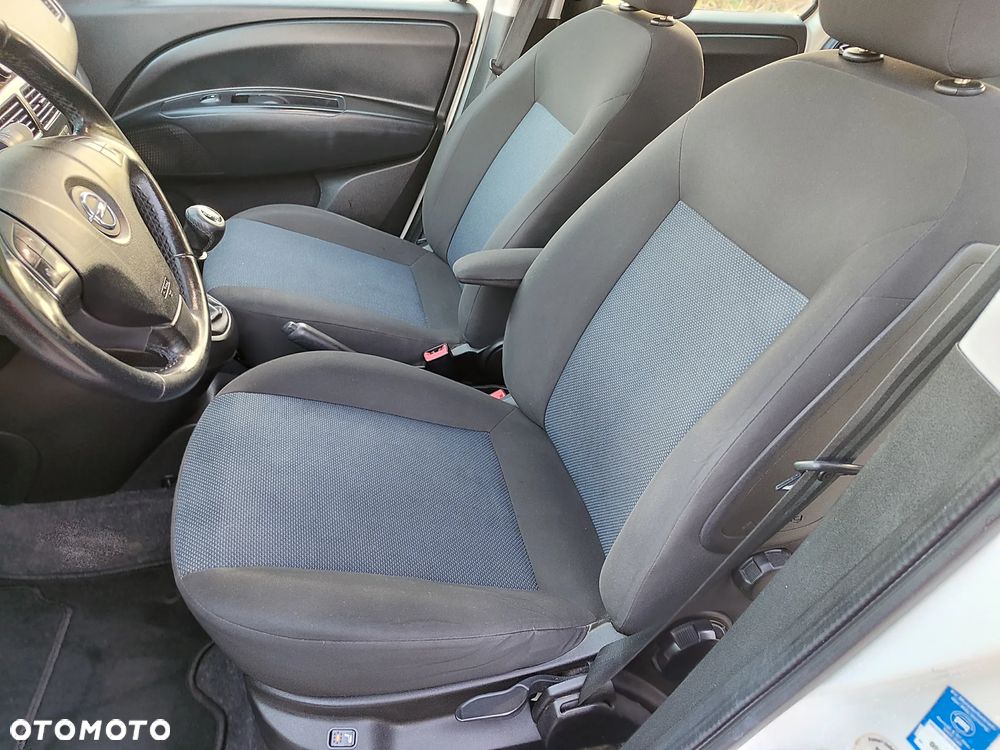 Opel Combo 1.6 CDTI Cosmo Eu6 - 19