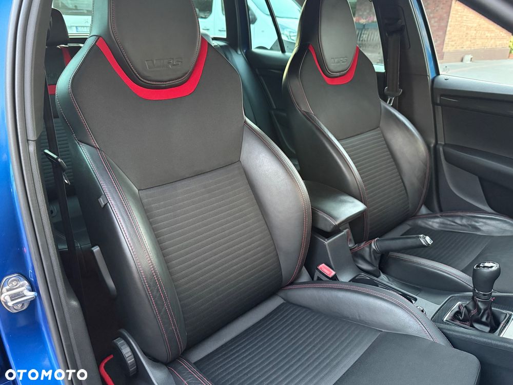 Skoda Octavia Combi 2.0 TDI RS - 22