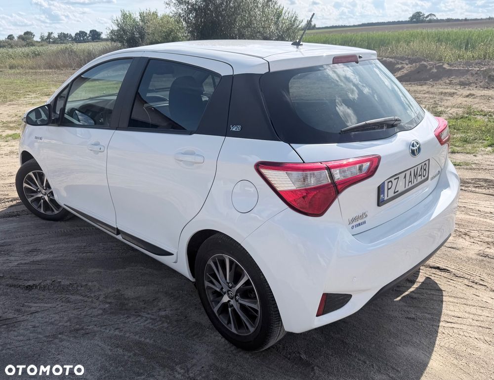 Toyota Yaris Hybrid 100 Premium - 3