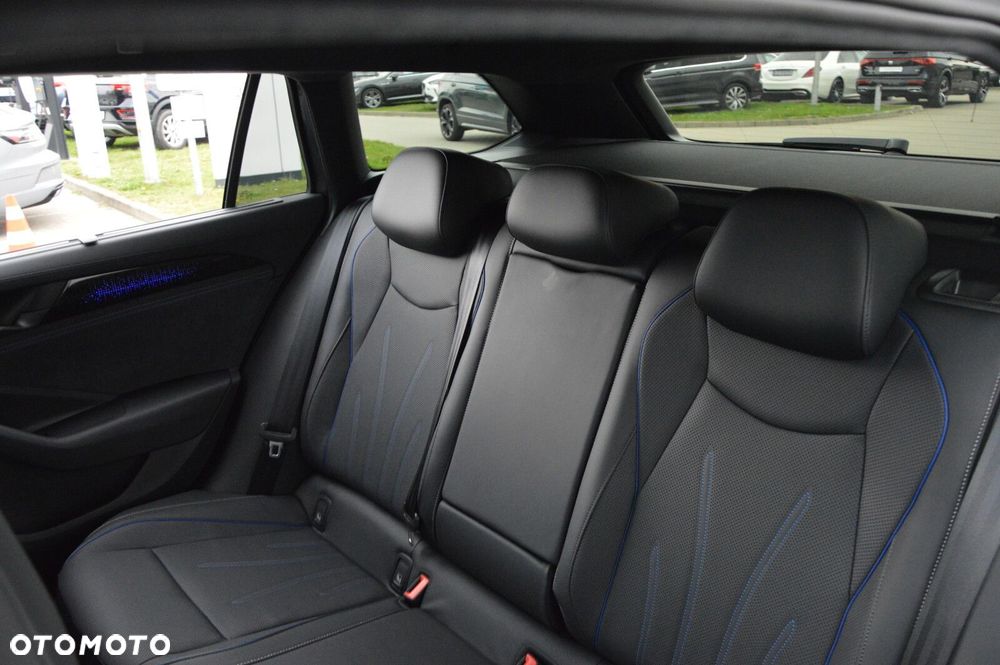 Volkswagen Passat Variant 1.5 TSI ACT mHEV R-Line Plus DSG - 23