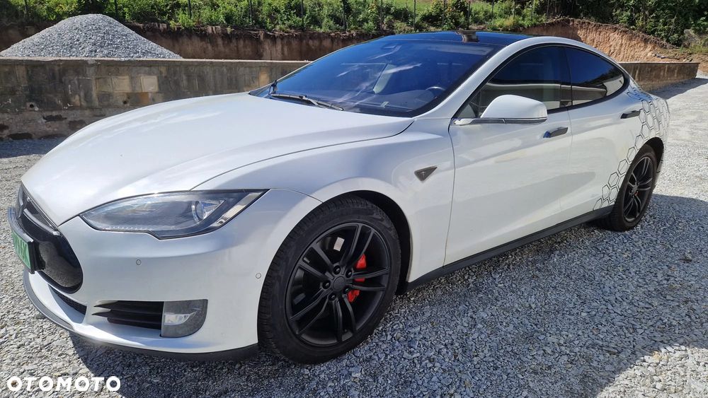 Tesla Model S - 3