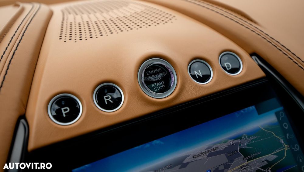 Aston Martin DBX - 26