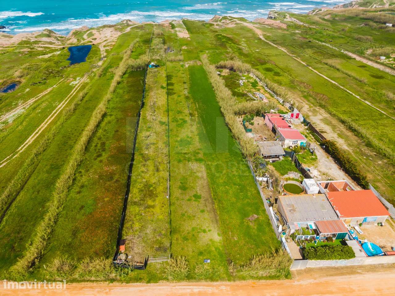 Terreno rústico com 2.760 m², localizado em zona privilegiada à bei... - Grande imagem: 4/13