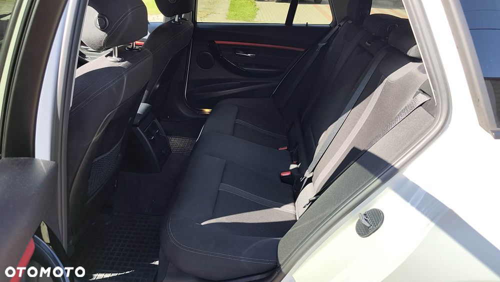 BMW Seria 3 320d Sport Line - 15