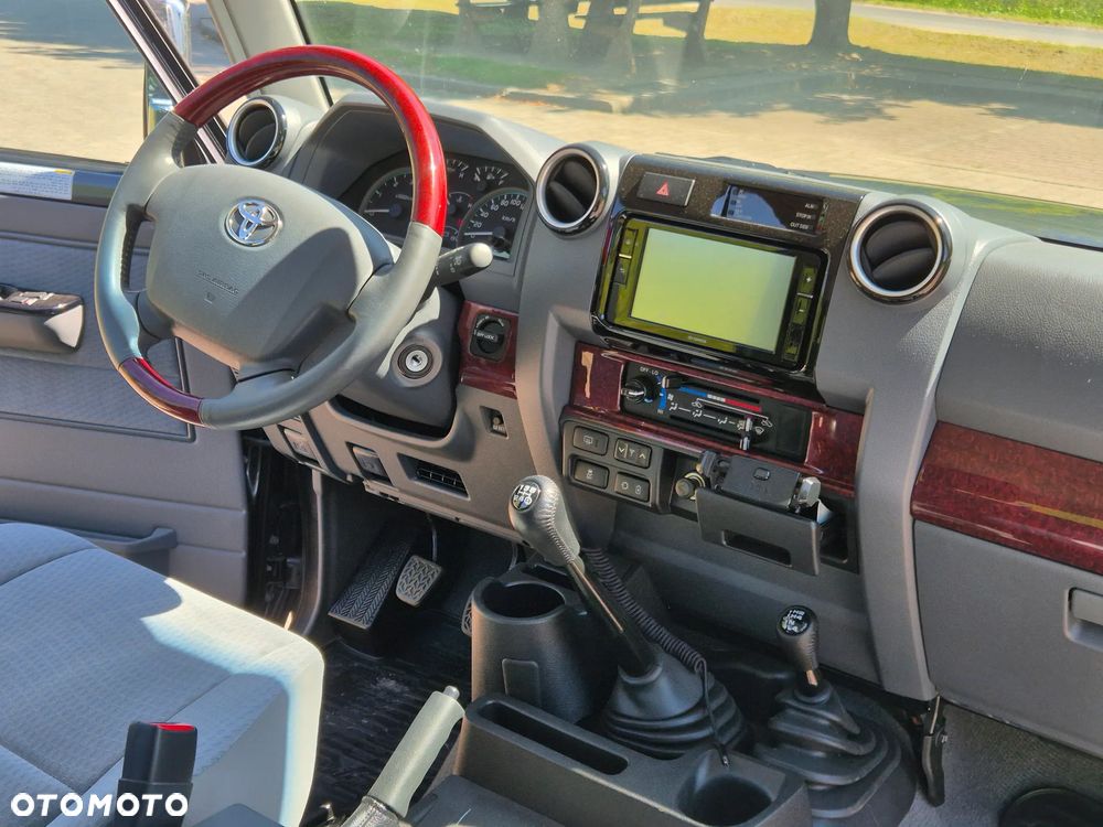 Toyota Land Cruiser - 12