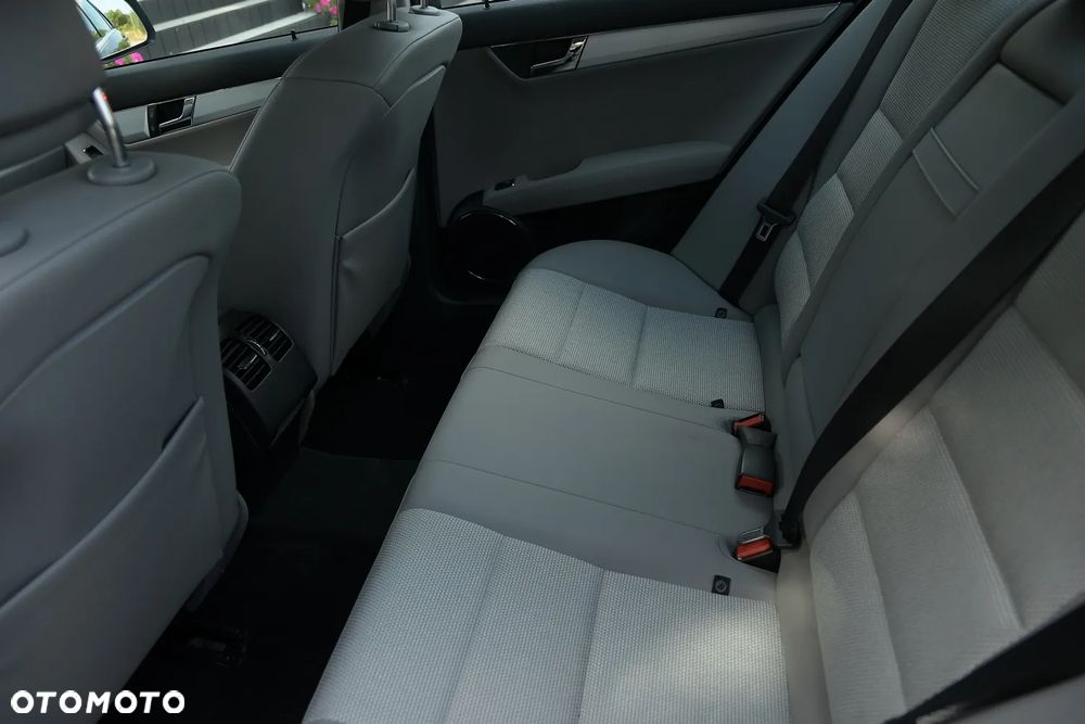 Mercedes-Benz Klasa C 180 T Kompressor Avantgarde - 26