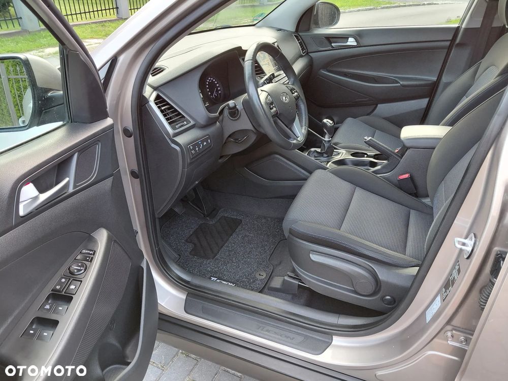 Hyundai Tucson 2.0 CRDI BlueDrive Style 2WD - 26