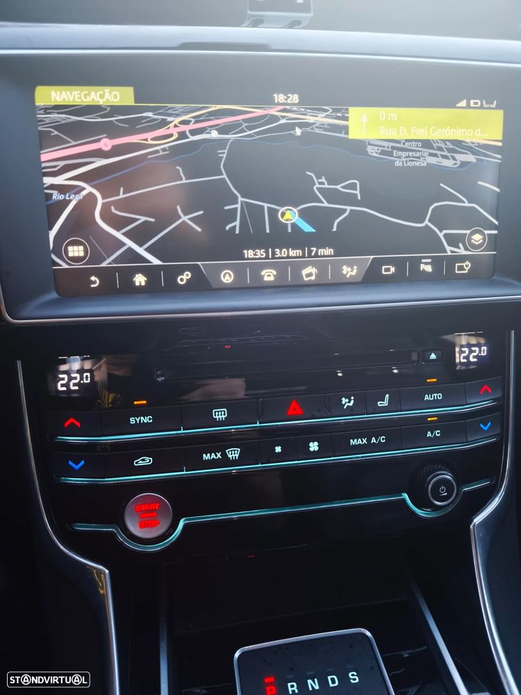 Jaguar XE 2.0 D Prestige Aut. - 11