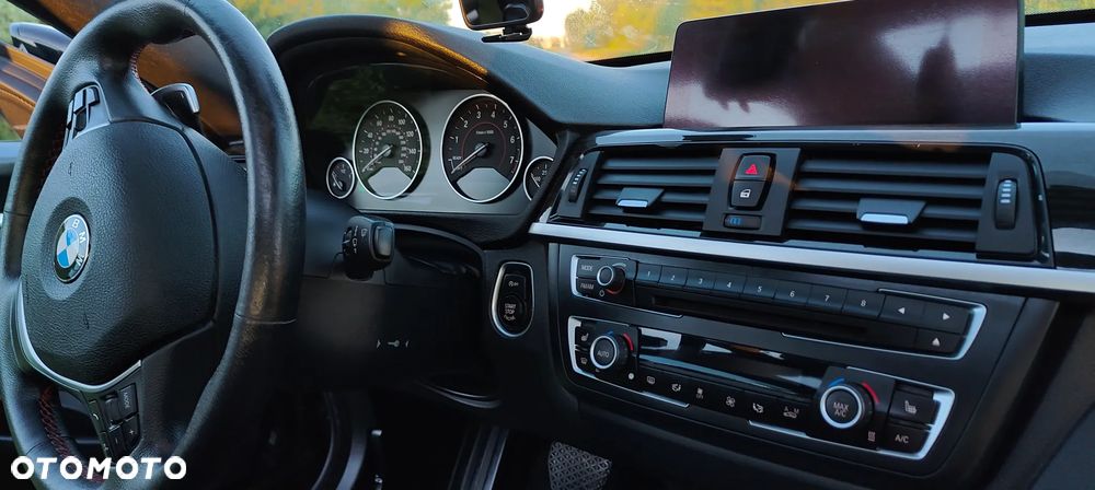 BMW Seria 3 328i xDrive Sport Line - 26