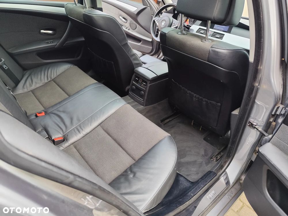 BMW Seria 5 525d xDrive - 9