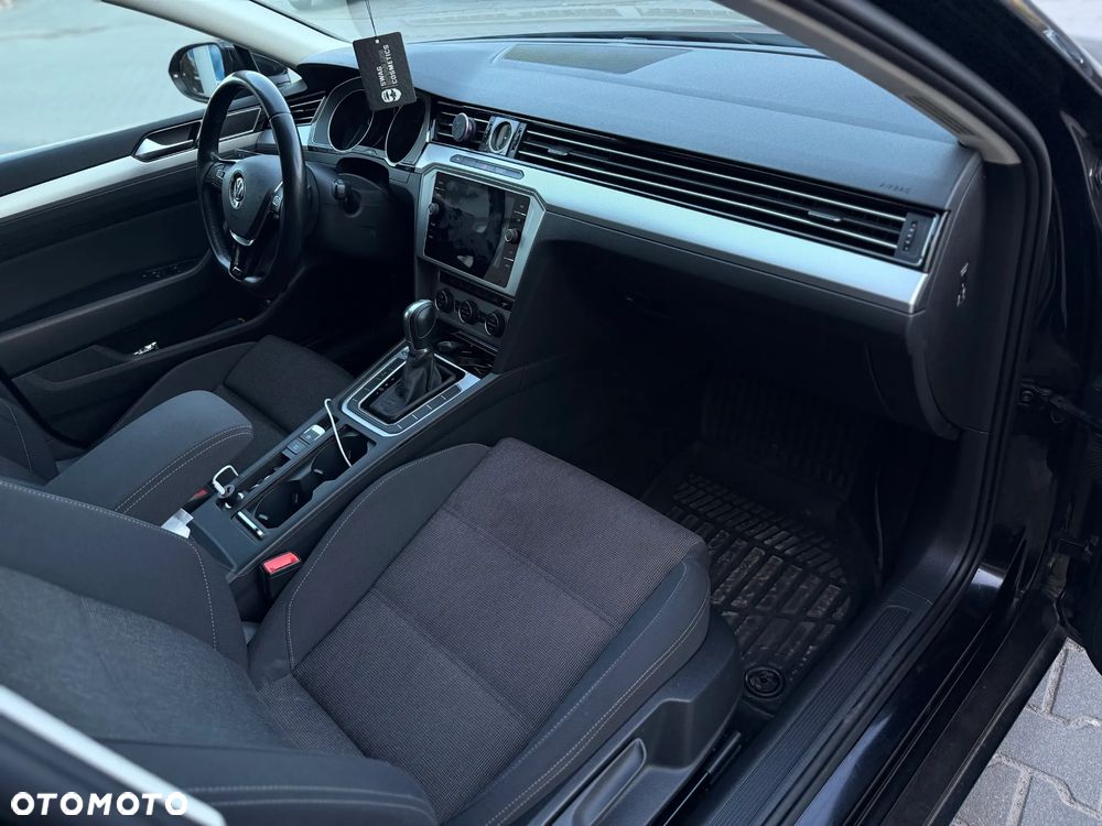 Volkswagen Passat - 9