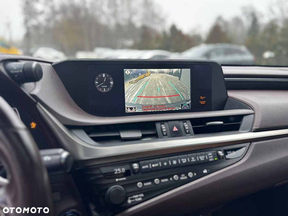 Lexus ES 300h Prestige - 26