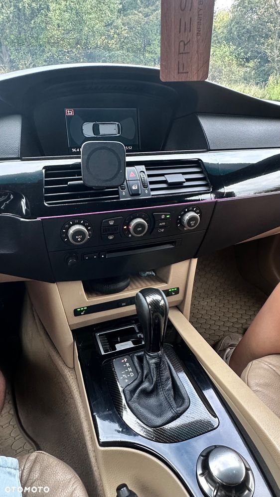 BMW Seria 5 525d - 24