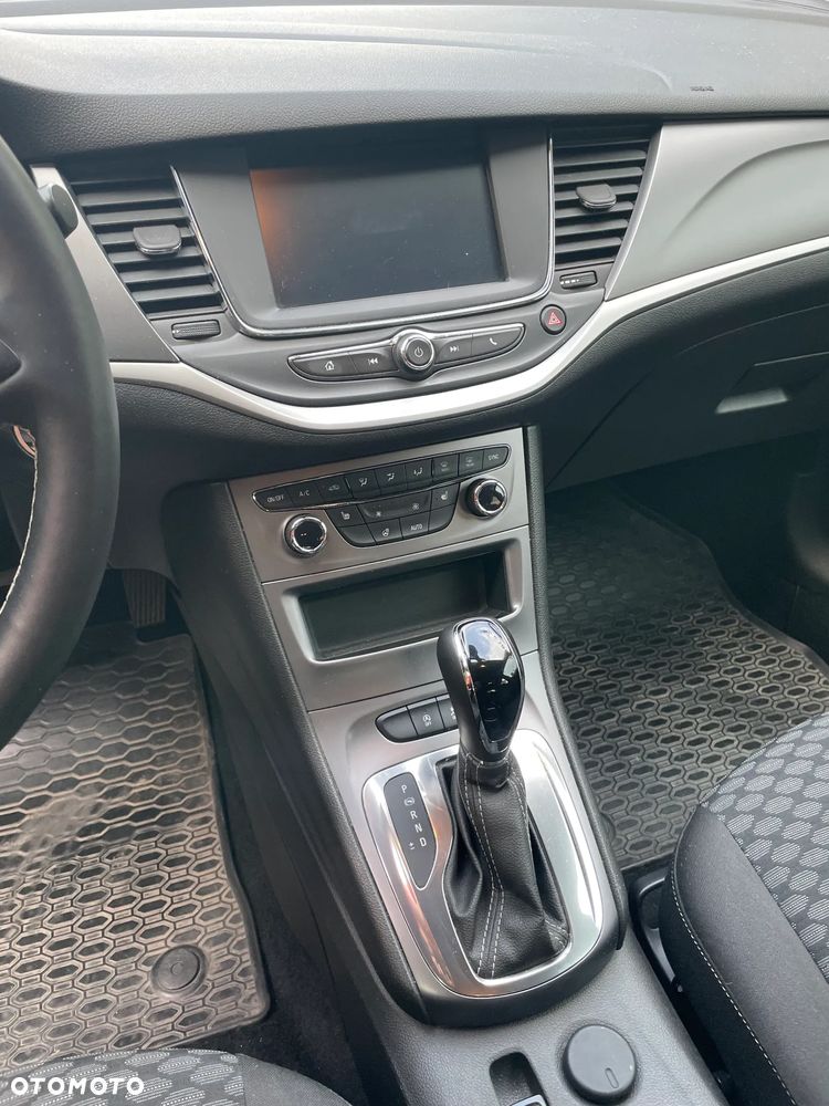Opel Astra 1.4 T Enjoy S&S - 11