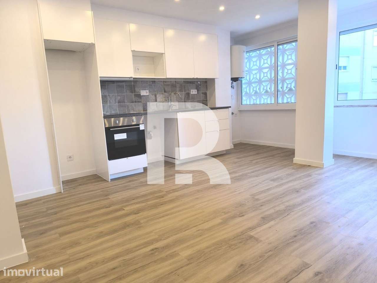 Apartamento T2 totalmente remodelado na Brandoa - Grande imagem: 2/20