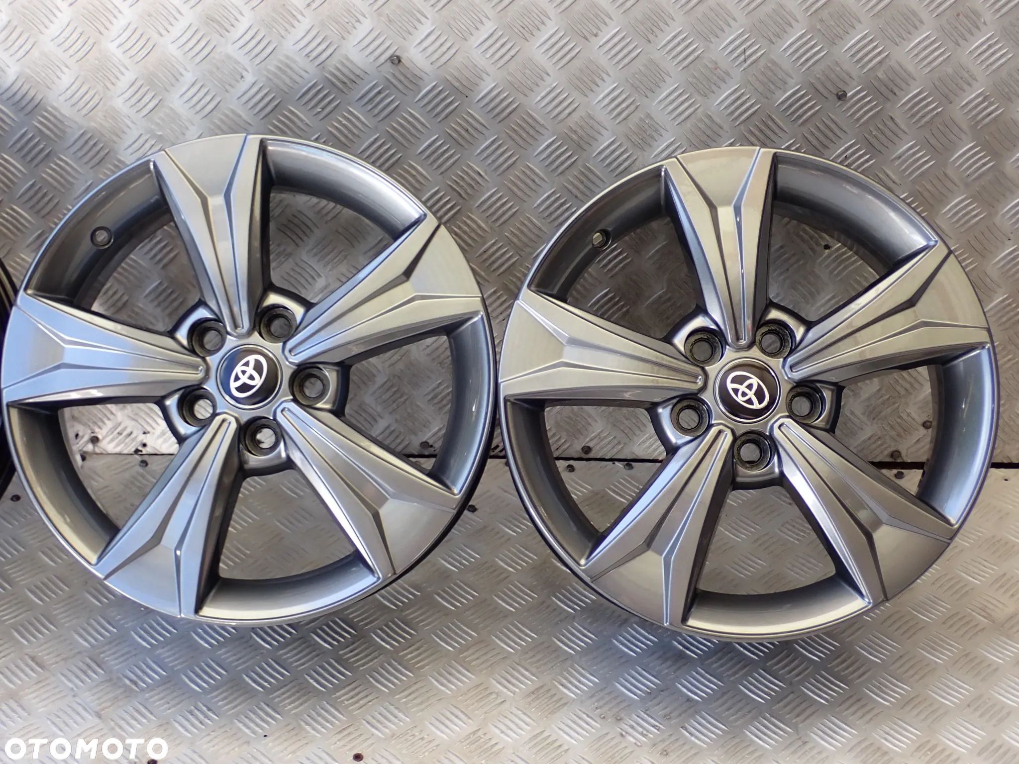 FELGI ALUMINIOWE  TOYOTA C-HR  6,5JX17  ET 45  5X114,3  PW457-10001  2700 ZŁ - 2